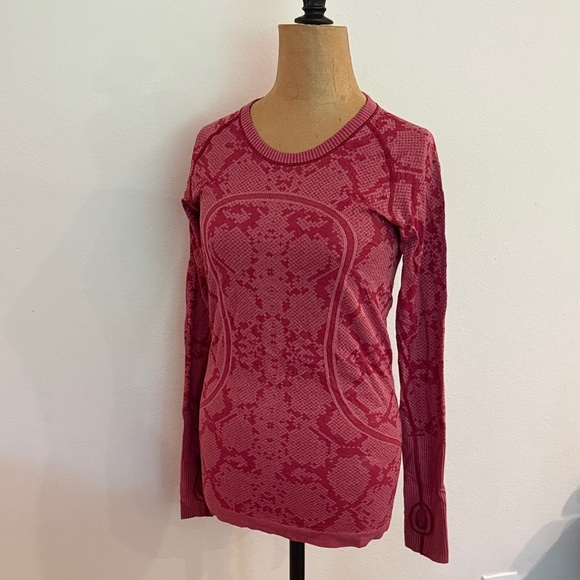 Lululemon sz 6 Swiftly Tech Long Sleeve Crew Heathered Cranberry Red Patterned - Picture 2 of 14